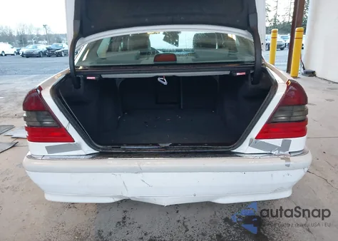 1999 Mercedes-Benz C 230 Kompressor z USA, uszkodzony, nr VIN WDBHA24G1XA803812